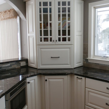 Traditional White Kitchen Remodel with Cook top in the peninsula