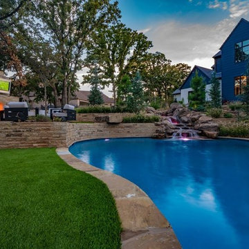 Lakeview Pool, Stream & Natural Boulder Spa