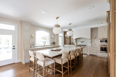 Kitchen - transitional kitchen idea in New York