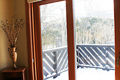 Example of a mid-sized classic great room design in Montreal