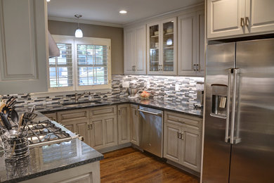 Home design - mid-sized contemporary home design idea in Kansas City