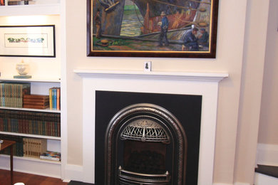Example of a classic living room design in Toronto