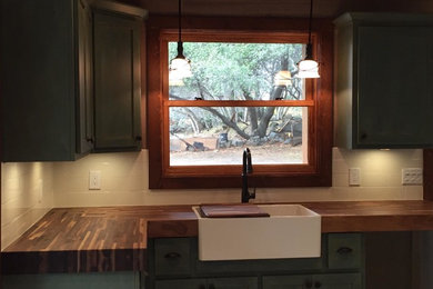 Inspiration for a country kitchen in Sacramento.