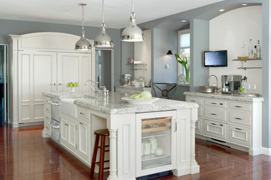 Photo of a transitional kitchen in St Louis.