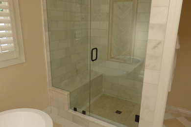 Example of a classic bathroom design in Louisville