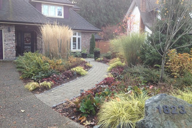 Design ideas for a mid-sized traditional full sun front yard concrete paver landscaping in Vancouver.
