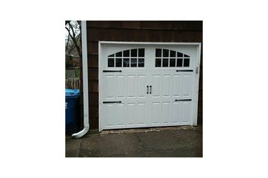Services of Neighborhood Garage Door Service - Garage Door & Opener Store -  Waukesha, WI - 414-988-3001