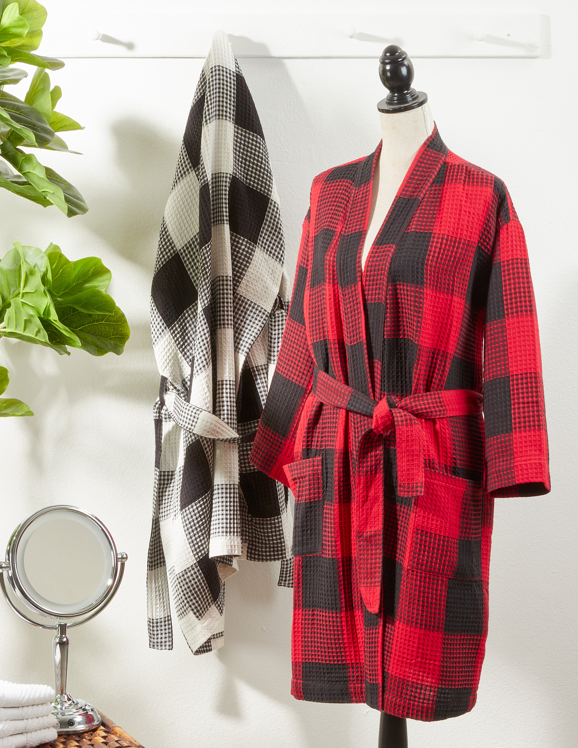 Buffalo Plaid Bath Robe With Waffle Weave Design - Modern - Bathrobes ...
