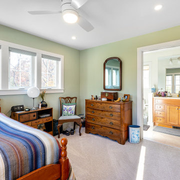 In-Law Suite, Holliston