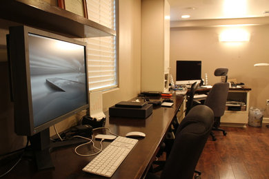 Inspiration for a timeless home office remodel in Omaha