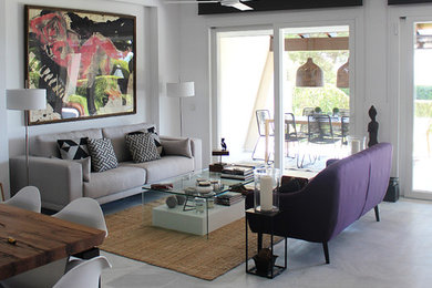 This is an example of a modern living room in Seville.