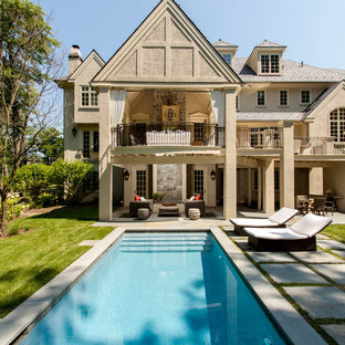 フィラデルフィアの巨大な長方形トラディショナルスタイルのおしゃれなプール (天然石敷き) の写真