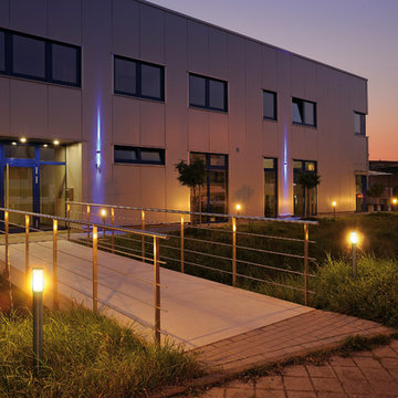 Big Nails 80 Outdoor Bollard, Stainless Steel Finish with Satin Shade