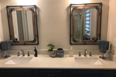 Urban home design photo in Cleveland