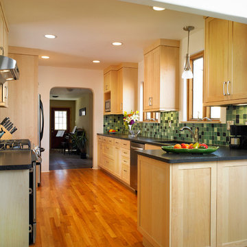 Loma Vista  / Transitional Maple Kitchen