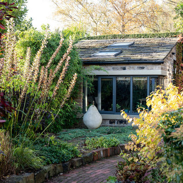1800s Cottage Cantilevered Glass Extension