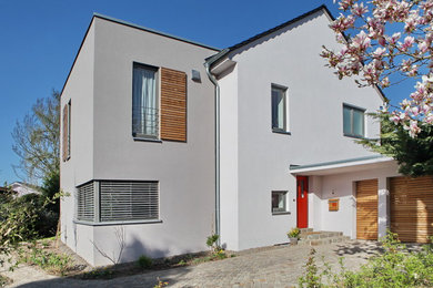 This is an example of a contemporary home design in Cologne.