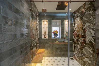 ムンバイにあるモダンスタイルのおしゃれな浴室の写真