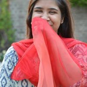 Zainab Javed's photo