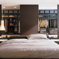 ubik walk-in closet hr - Closet Storage