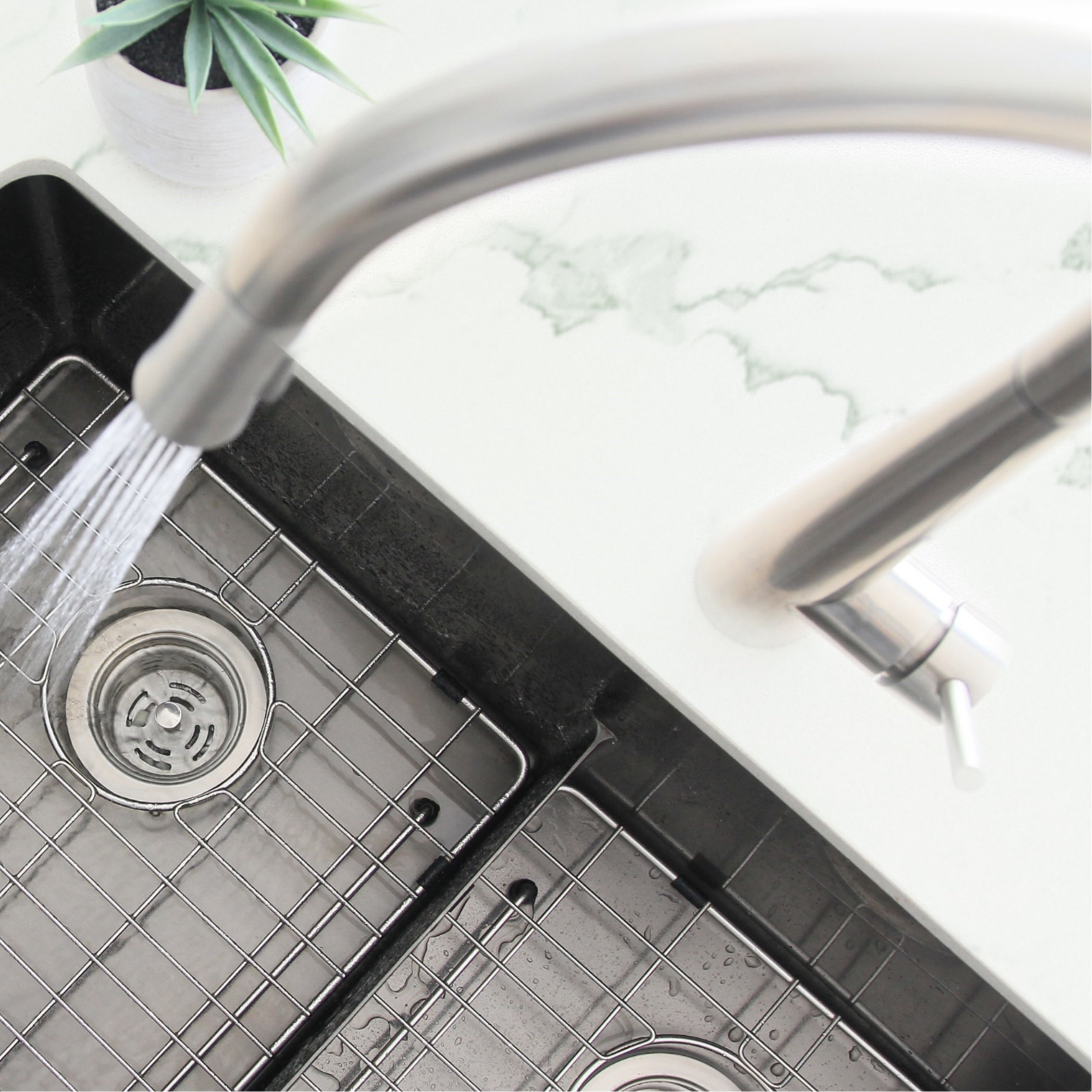 STYLISH Kitchen Sink Faucet Single Handle Pull Down Dual Mode Stainless Steel