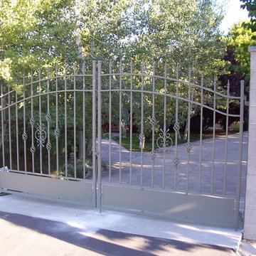 Edinburgh double gate with kick plate