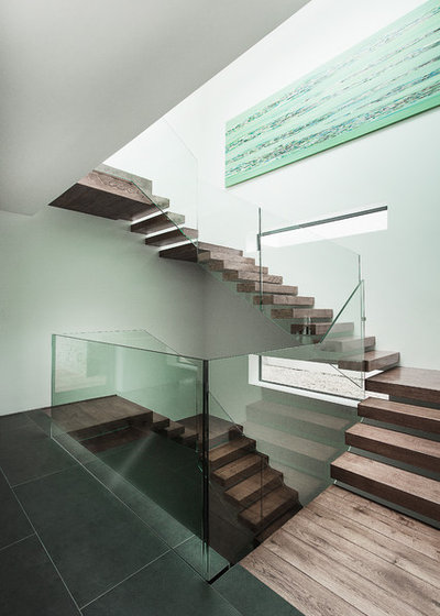 Modern Staircase by AR Design Studio Ltd