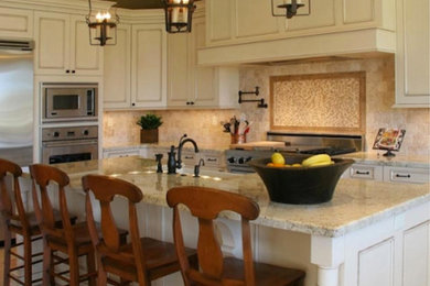 Example of a classic kitchen design in Detroit