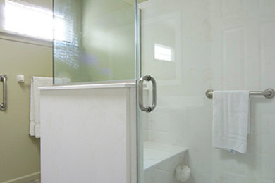 Example of a transitional bathroom design in New York