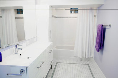 Example of a trendy bathroom design in Minneapolis