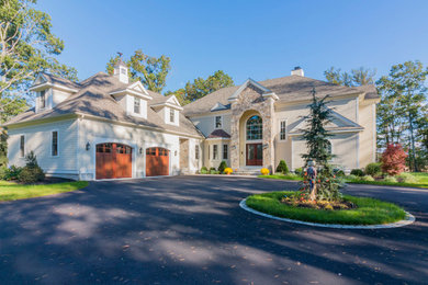Home design - transitional home design idea in Boston