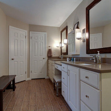 Two-Toned Traditional Master Bath