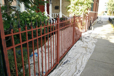 Inspiration for a mid-sized landscaping in Chicago.
