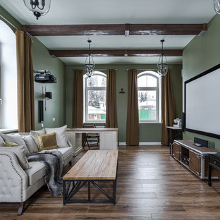 Réalisation d'une salle de cinéma tradition de taille moyenne avec un mur vert, un sol en carrelage de porcelaine, un sol marron et un écran de projection.