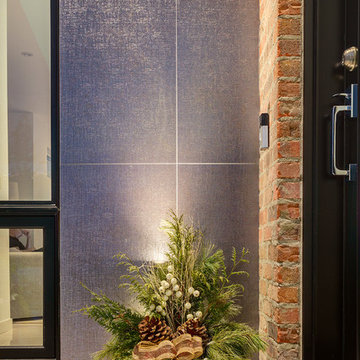 Porcelain tile in the entry, outside