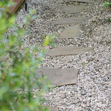 Flagstone Walkway in Gravel