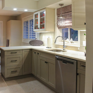 Sutton Mills Warm White Shaker