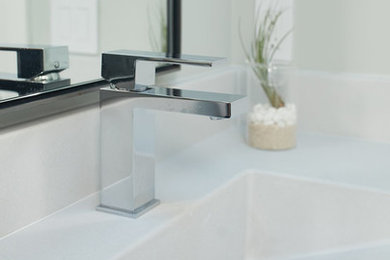 Inspiration for a modern bathroom remodel in Los Angeles