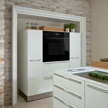 Wolf 30" E Series Contemporary Built-In Single Oven Black | SO30CE