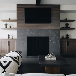 75+ Wohnen mit weißer Wandfarbe und freigelegten Dachbalken Ideen