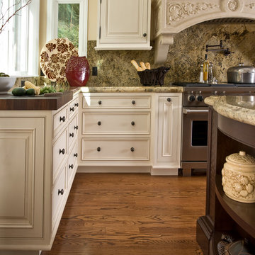 Traditional Kitchen Cabinets