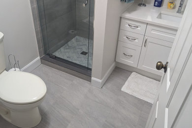 Minimalist bathroom photo in Toronto