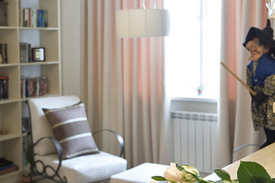 Example of an eclectic living room design
