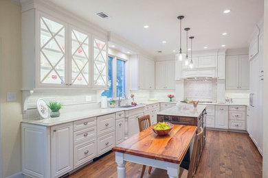 Kitchen photo in Austin