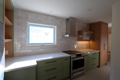 Example of a trendy kitchen design in Toronto