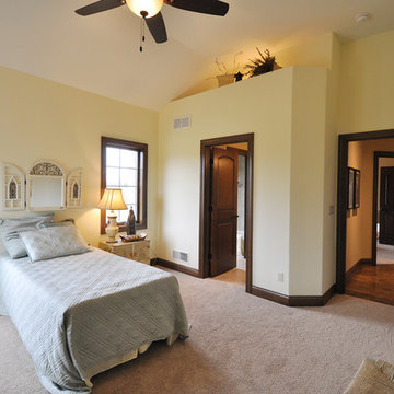 Guest bedroom