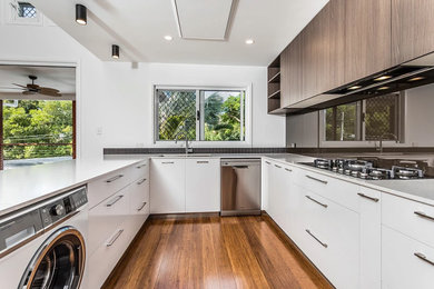 This is an example of a contemporary kitchen in Brisbane.