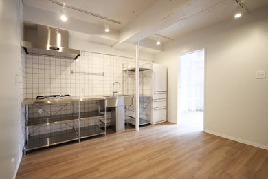 Design ideas for a modern kitchen in Tokyo.