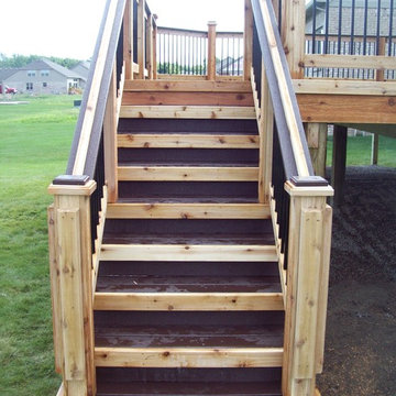 TREX TRANSCENDS VINTAGE LANTERN COLOR with cedar railing system
