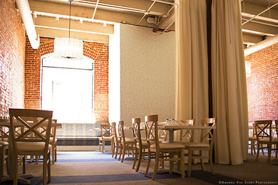 Dining room - modern dining room idea in Nashville